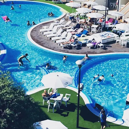 Lido Retreat Near Beach